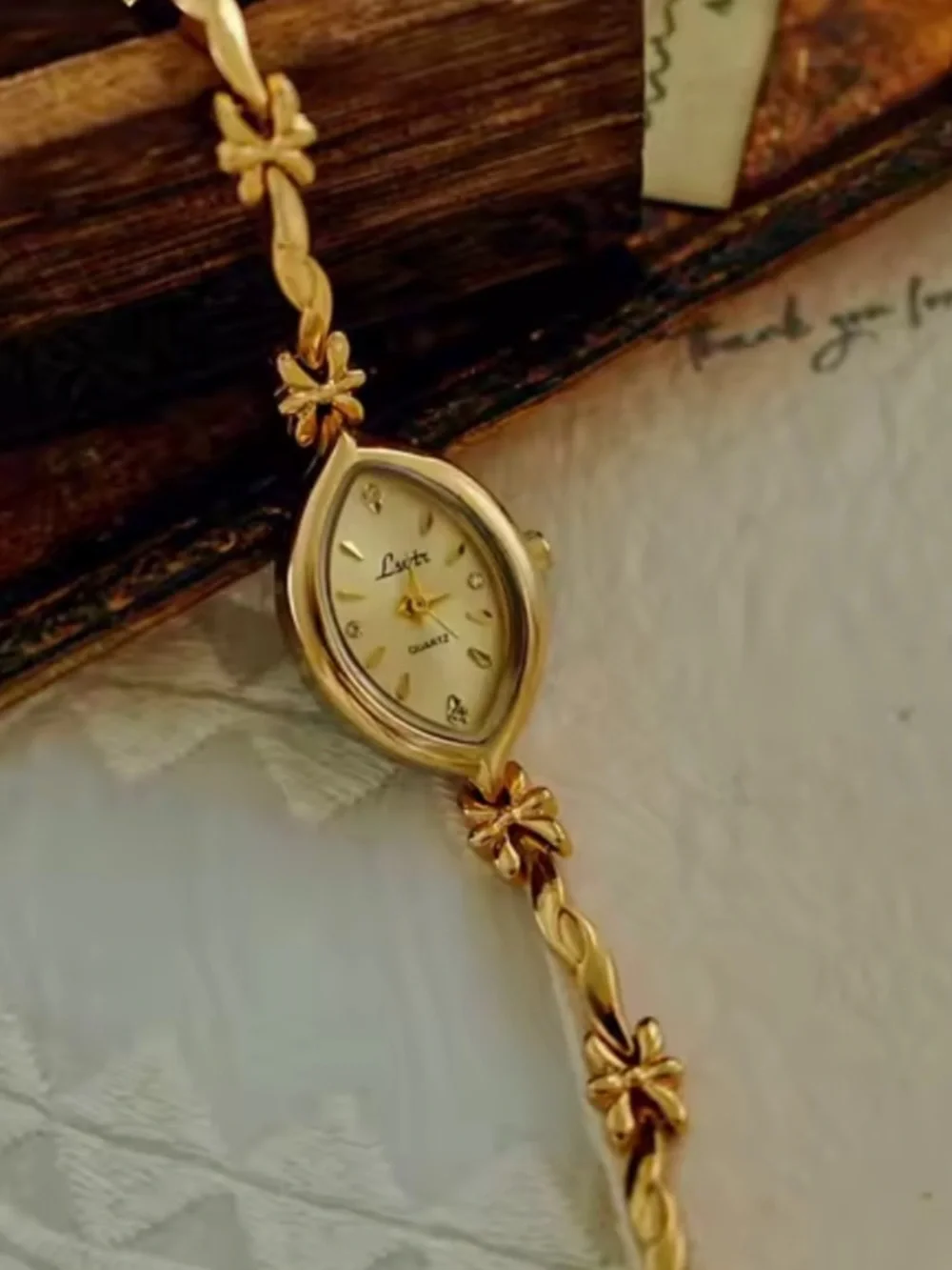 Vintage Gold Leaf-Shaped Bracelet Watch